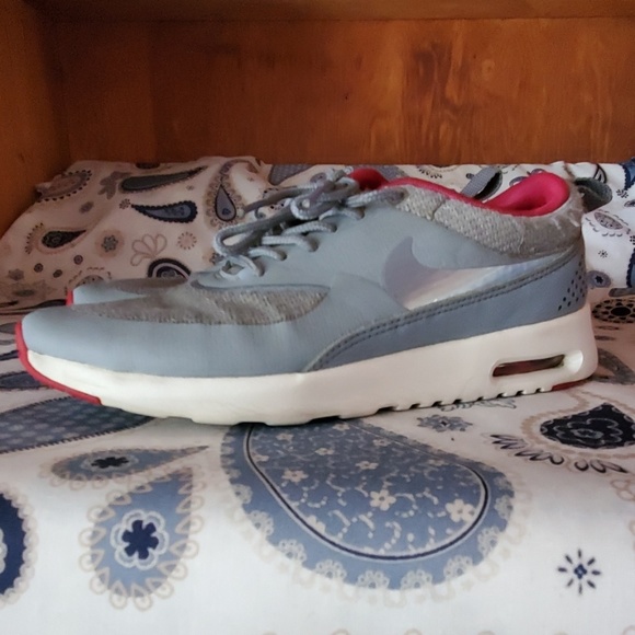 NIKE - Picture 3 of 8